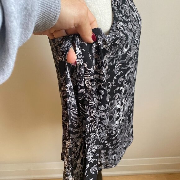 TROUVE BNWT Women Cold Shoulder Blouse Size Small White Black Deco Print - Picture 4 of 9